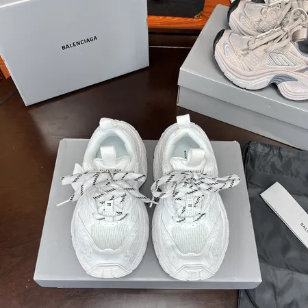 バレンシアガ スニーカー