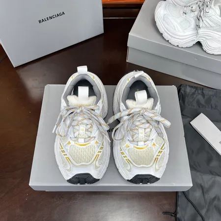 バレンシアガ スニーカー