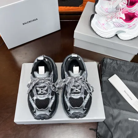 バレンシアガ スニーカー