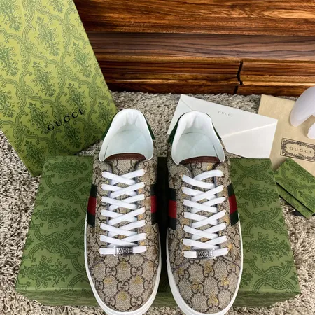 グッチ カジュアルシューズ