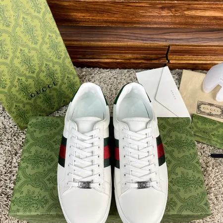 グッチ カジュアルシューズ