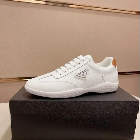 プラダ カジュアルシューズ