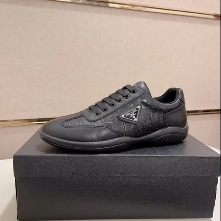 プラダ カジュアルシューズ