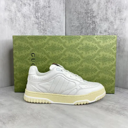 グッチ カジュアルシューズ