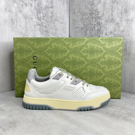 グッチ カジュアルシューズ