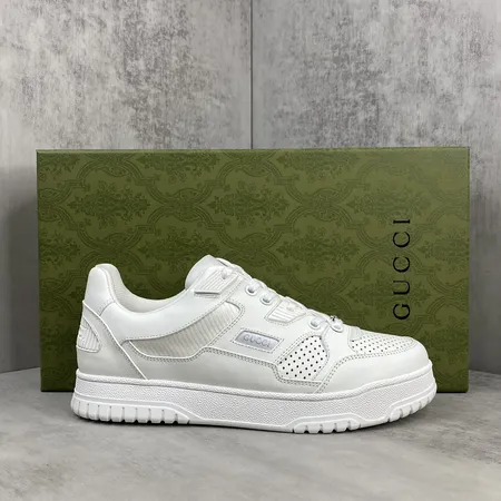 グッチ カジュアルシューズ
