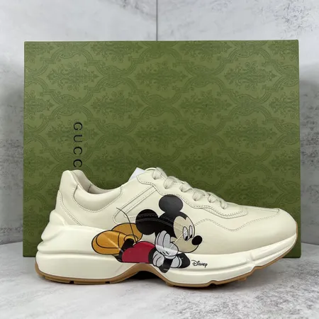 グッチ スニーカー