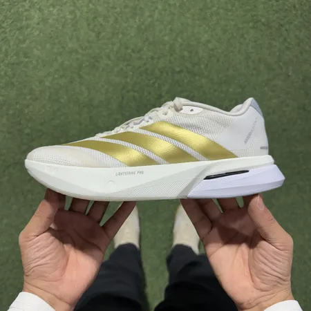 アディダス スニーカー