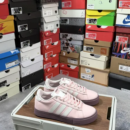 アディダス カジュアルシューズ