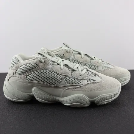 アディダス スニーカー