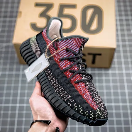 アディダス スニーカー