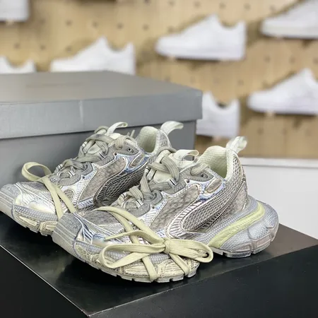 バレンシアガ スニーカー