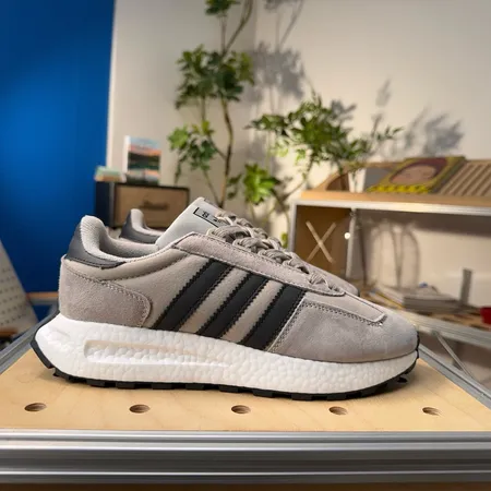 アディダス カジュアルシューズ