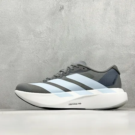 アディダス スニーカー