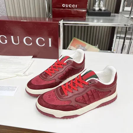 グッチ カジュアルシューズ