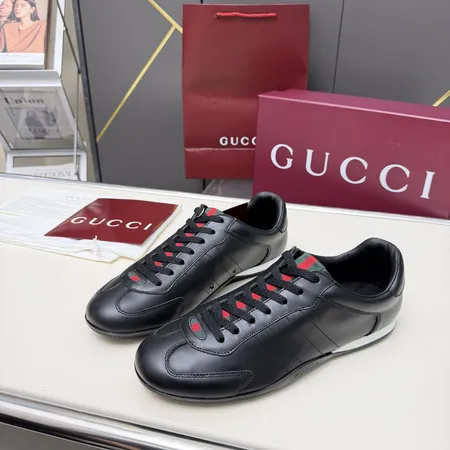 グッチ カジュアルシューズ