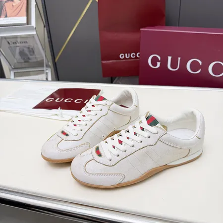 グッチ カジュアルシューズ