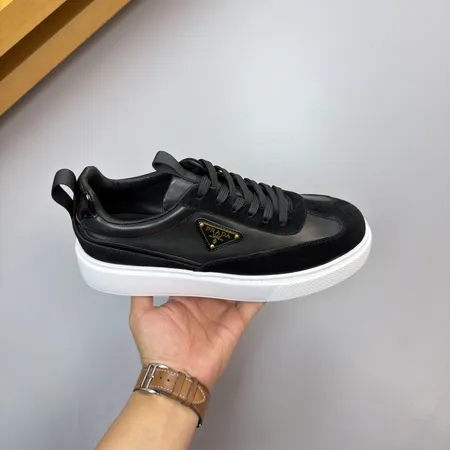 プラダ カジュアルシューズ