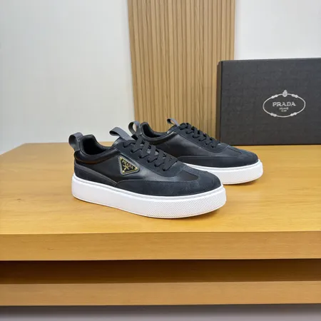 プラダ カジュアルシューズ