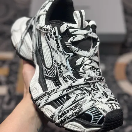 バレンシアガ スニーカー