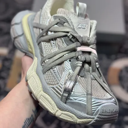 バレンシアガ スニーカー