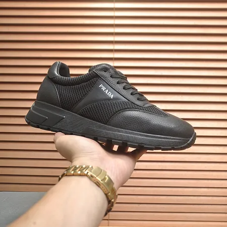 プラダ スニーカー