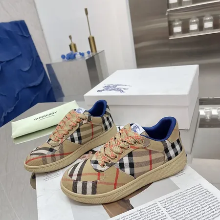 バーバリー ス カジュアルシューズ