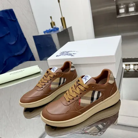 バーバリー ス カジュアルシューズ