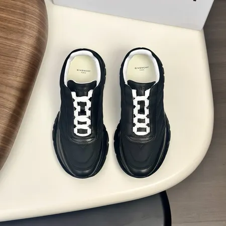 ジバンシィ カジュアルシューズ