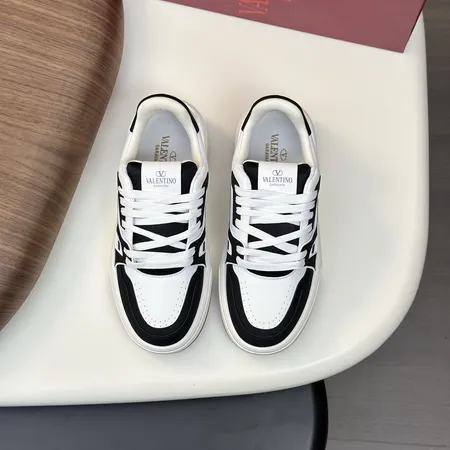 ヴァレンティノ カジュアルシューズ