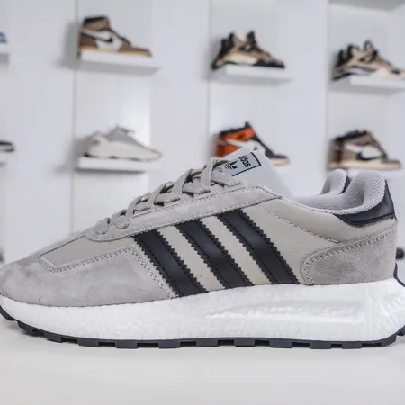 アディダス スニーカー