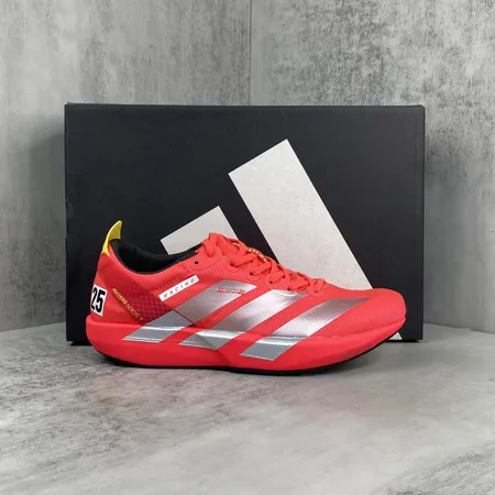 アディダス スニーカー