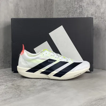 アディダス スニーカー