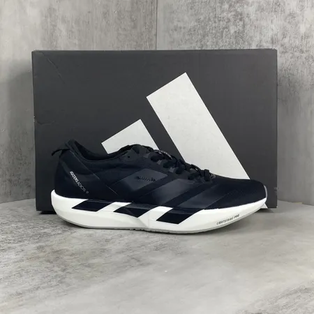 アディダス スニーカー