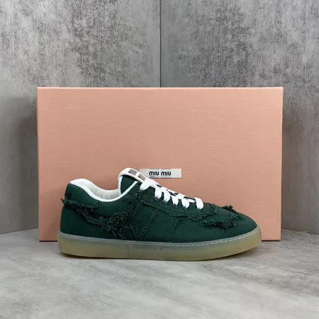 ミュウミュウ カジュアルシューズ