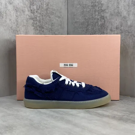 ミュウミュウ カジュアルシューズ