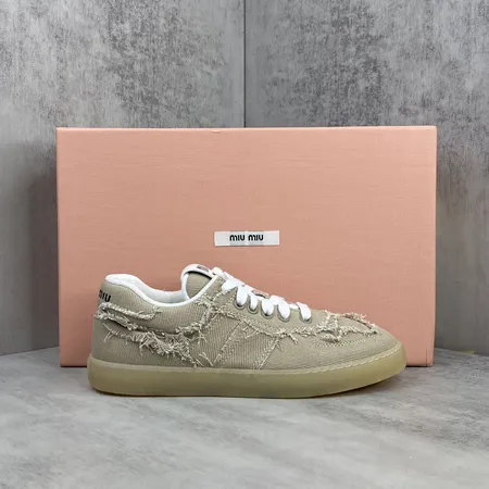 ミュウミュウ カジュアルシューズ