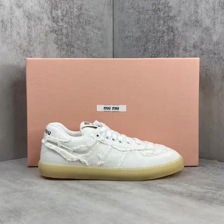 ミュウミュウ カジュアルシューズ