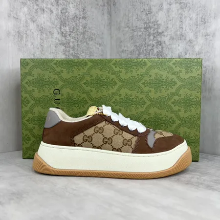 グッチ カジュアルシューズ