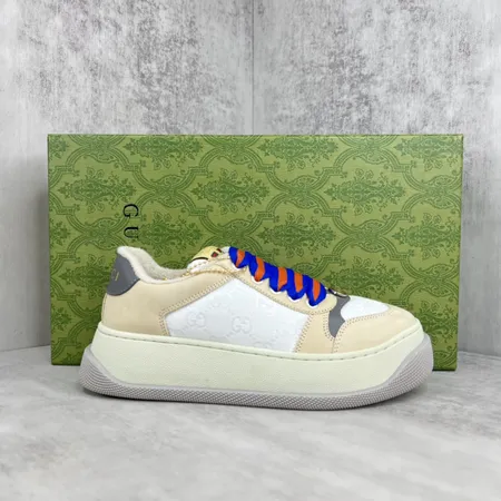 グッチ カジュアルシューズ