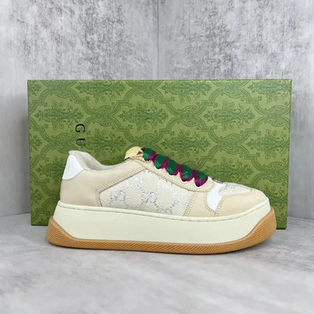 グッチ カジュアルシューズ