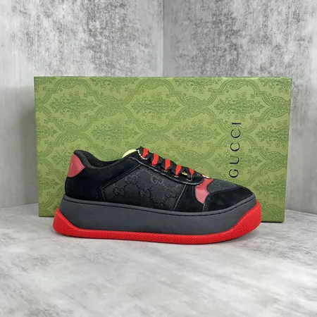 グッチ カジュアルシューズ