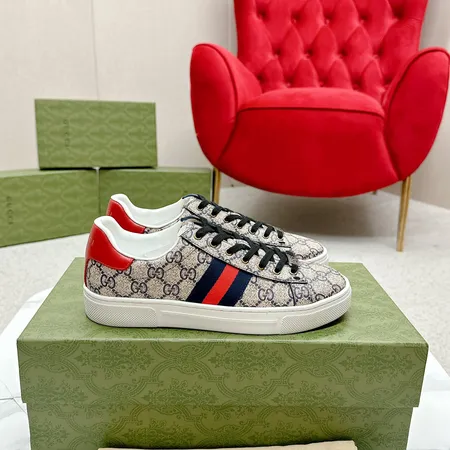 グッチ カジュアルシューズ