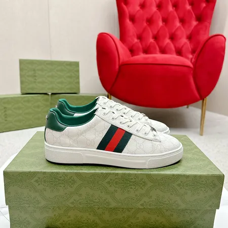 グッチ カジュアルシューズ