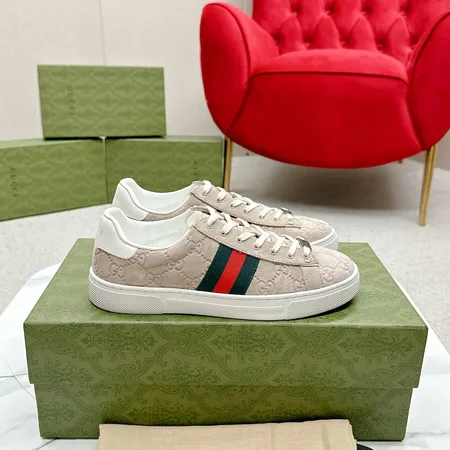 グッチ カジュアルシューズ