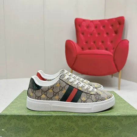 グッチ カジュアルシューズ