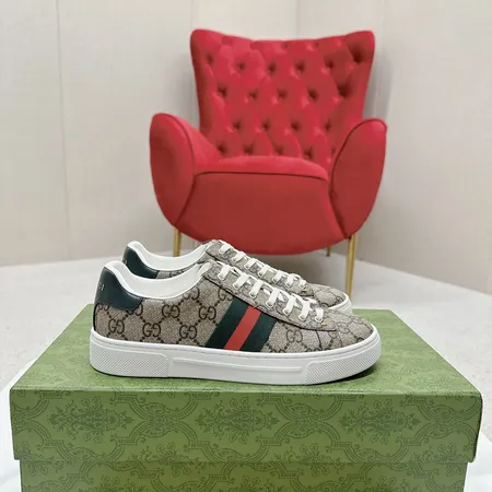 グッチ カジュアルシューズ