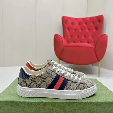 グッチ カジュアルシューズ