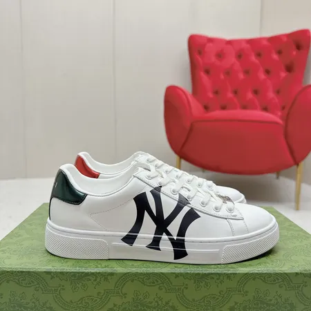 グッチ カジュアルシューズ