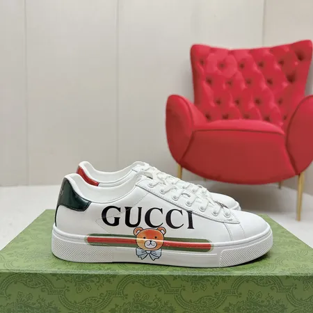 グッチ カジュアルシューズ